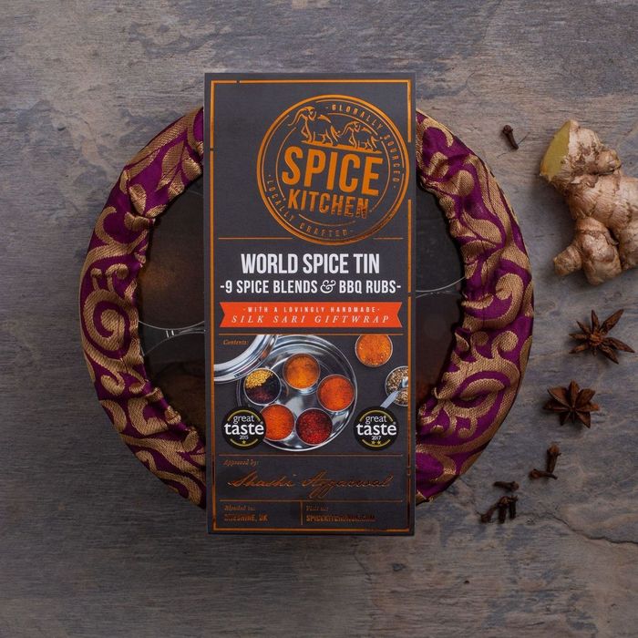 WORLD SPICE BLENDS & BBQ RUBS SPICE TIN WITH SILK SARI WRAP